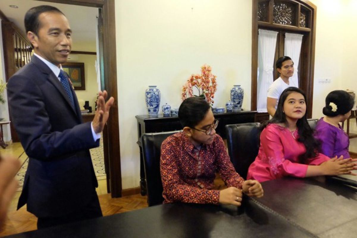 Jokowi tunjuk Gibran sebagai juru bicara keluarga