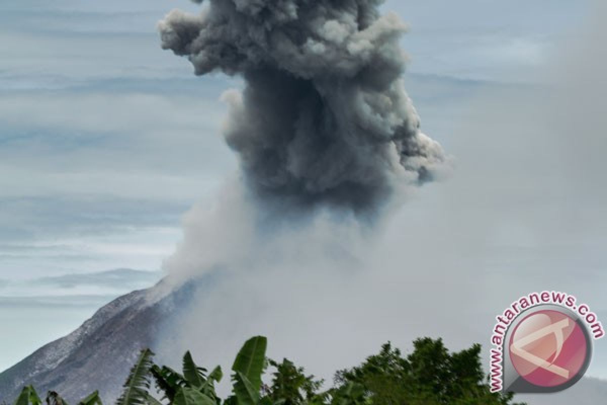 Gunung Sinabung meletus