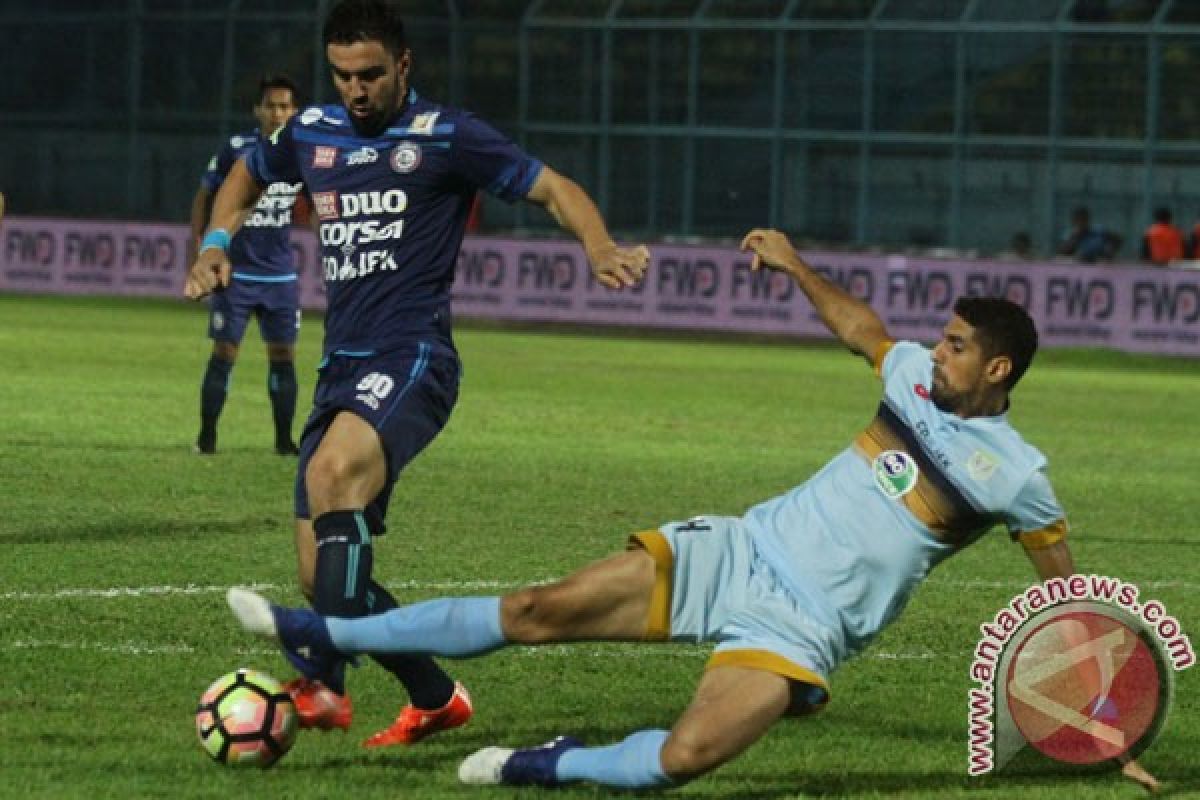 Arema raih kemenangan kandang atas Persela