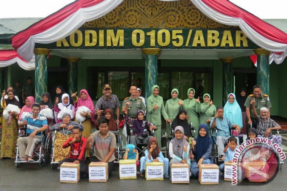 TNI bantu disabilitas di Aceh Barat