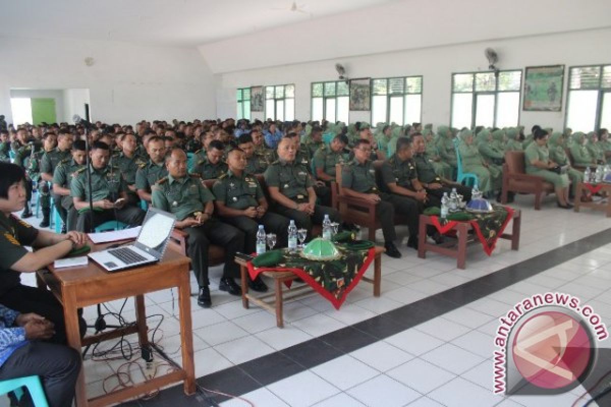 Tentara dan istri di Palu ikut pembinaan mental 