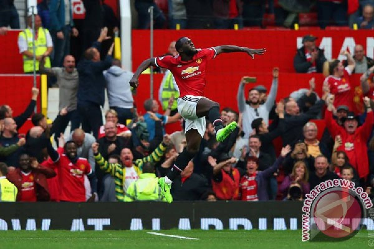 Lukaku ditandu keluar lapangan ketika menjamu Southampton