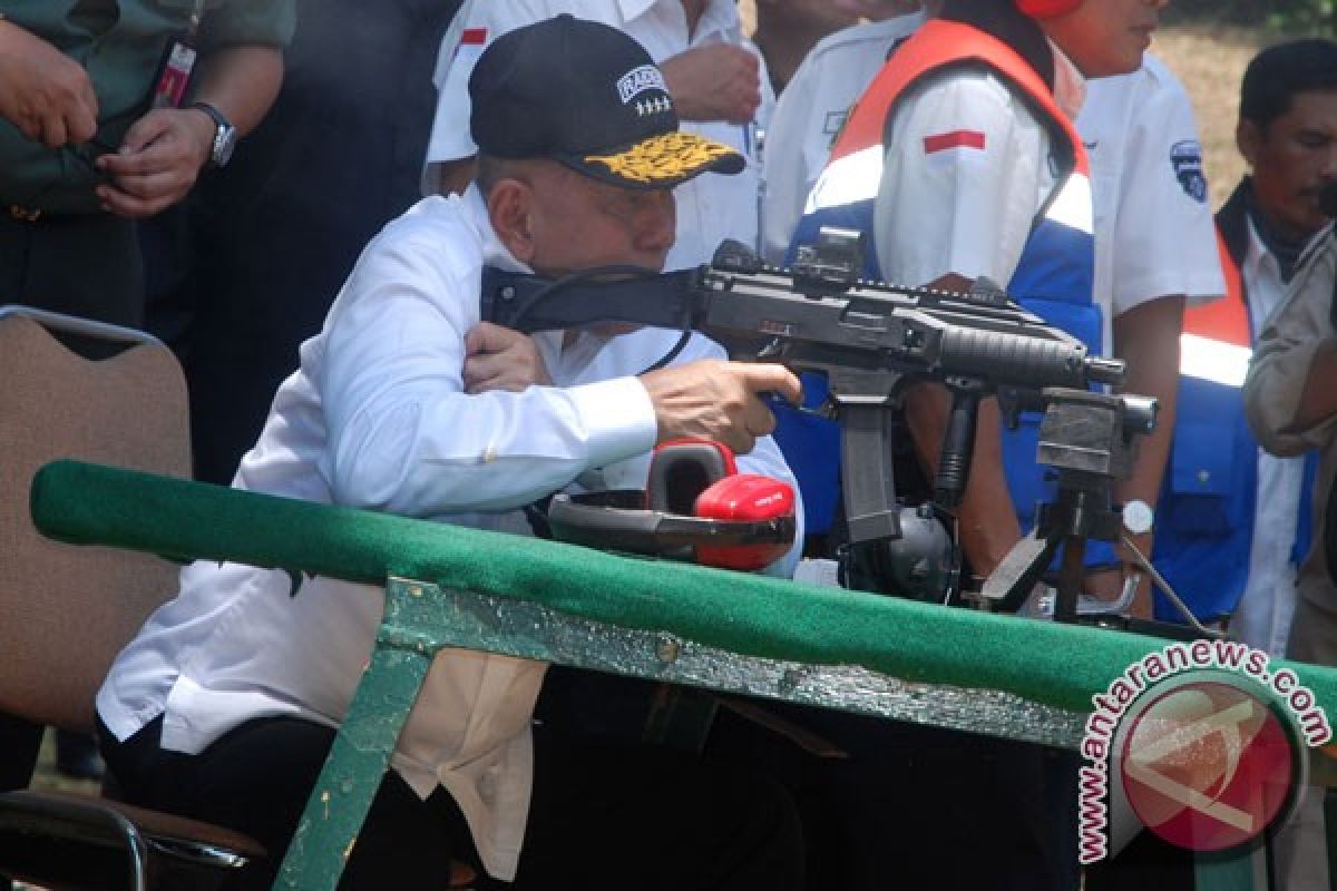 Laos keen to buy another type of weapons from PT Pindad