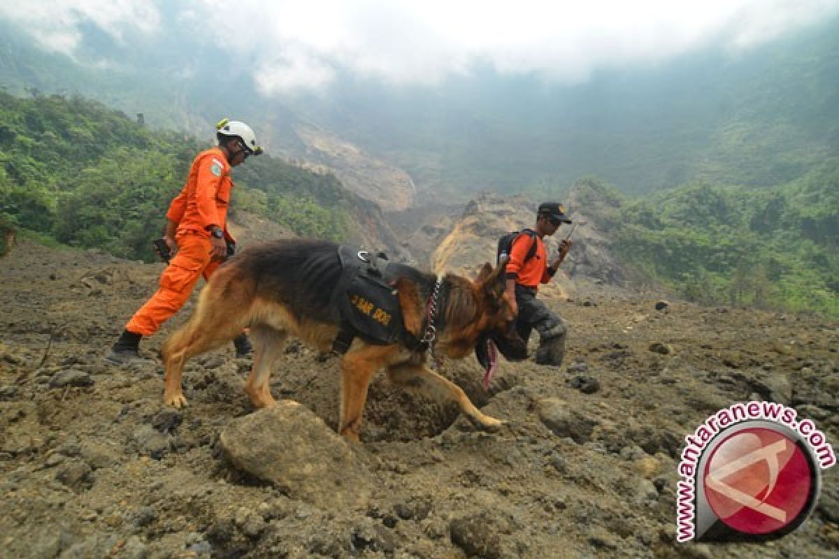 Longsor, Wisata Gunung Galunggung Tetap Dibuka