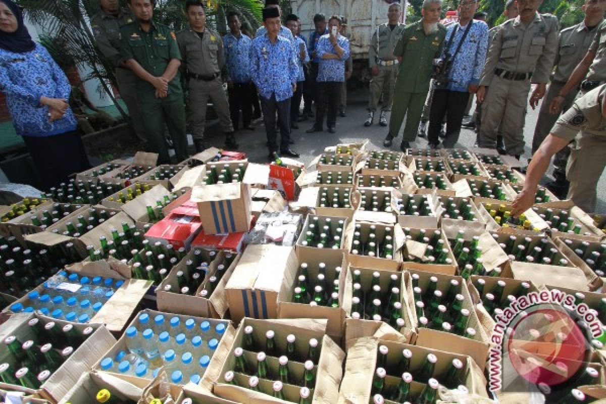 Pemkab Gorontalo Musnahkan Ribuan Botol Minuman Keras 