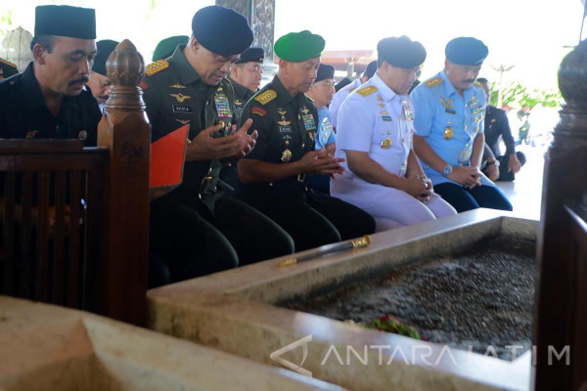 Panglima TNI Ziarah Makam Presiden Soekarno