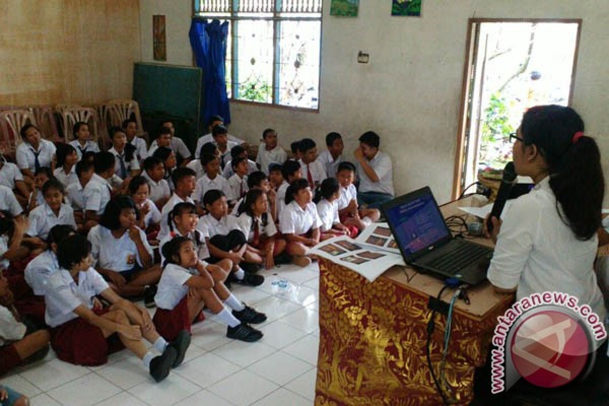 SLB Tabanan Merangkul Orang Tua Dampingi Anak