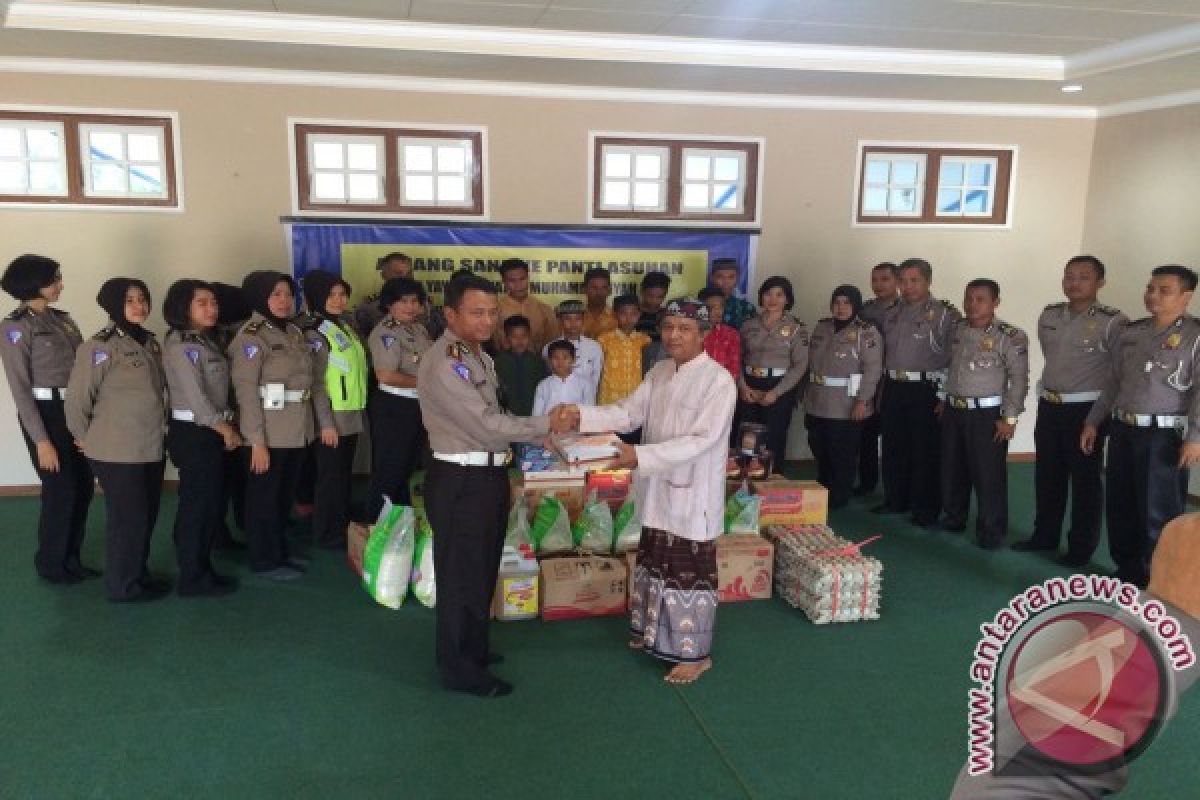 Dalam Rangka HUT Polantas, Ditlantas Polda Kalsel Santuni Anak Yatim