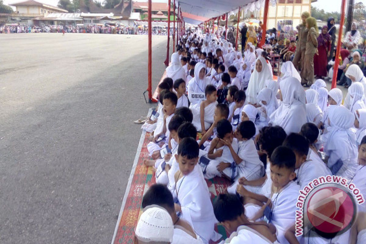 Ribuan Murid TK Padang Panjang Gelar Manasik Haji