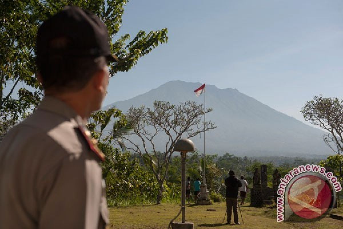 BNPB: Letusan Gunung Agung tidak Memunculkan Hujan Abu Vulkanik