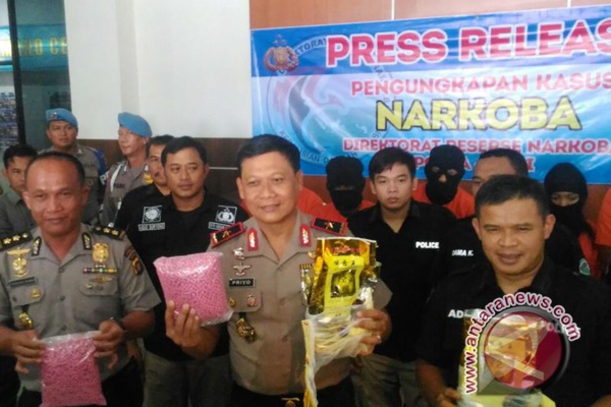 Polda Jambi gagalkan pengiriman ribuan ekstasi 