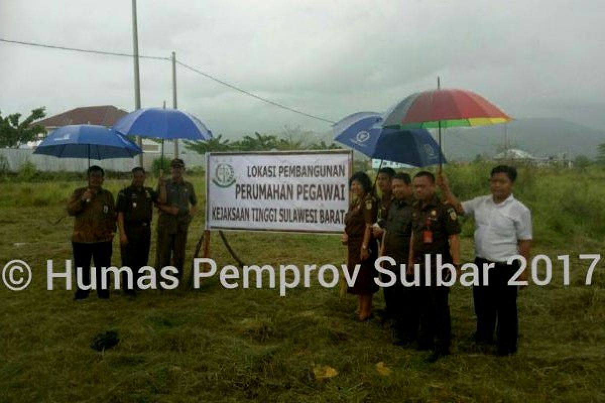 Sekda Tinjau Lokasi Pembangunan Kantor Kejati Sulbar  