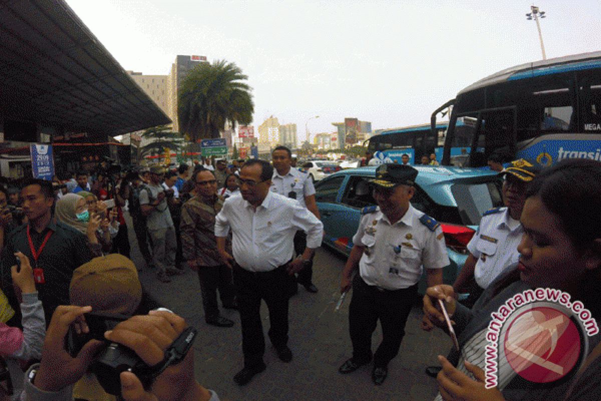 Coba Naik Taksi Jakarta-Bekasi, Menhub Telat 30 Menit