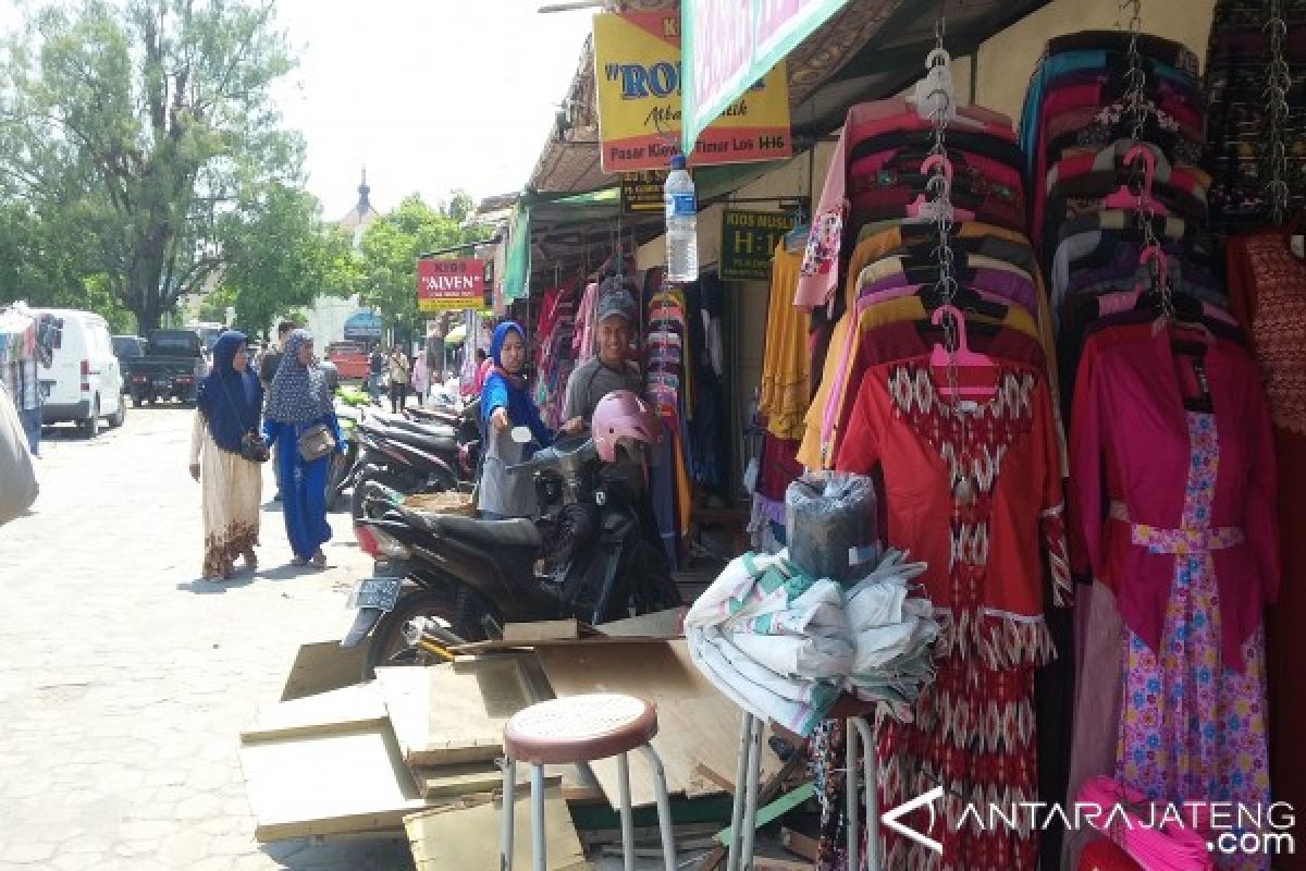 Pedagang Pasar Klewer Keluhkan Kondisi Pasar Darurat