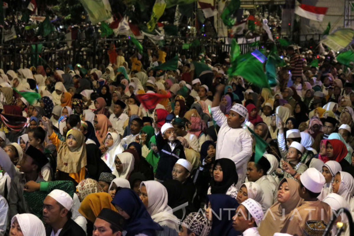 Surabaya Berselawat Sambut Tahun Baru Islam (Video)