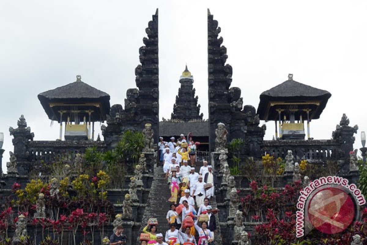 Pelaku pariwisata Bali sosialisasi mitigasi Gunung Agung