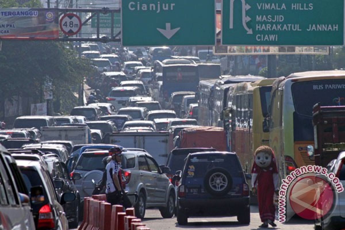 Jalur Puncak ditutup saat malam pergantian tahun