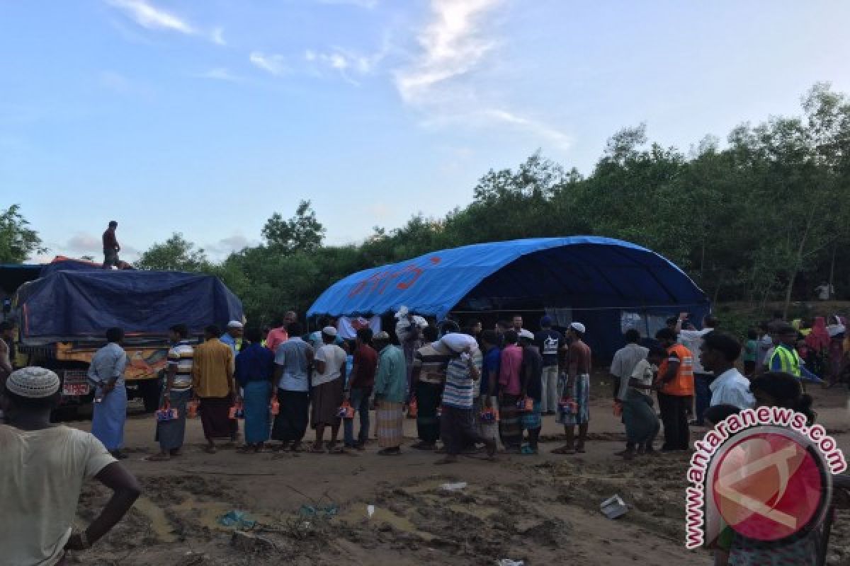 Tenda dari Indonesia akhirnya bisa dinikmati pengungsi Rohingya