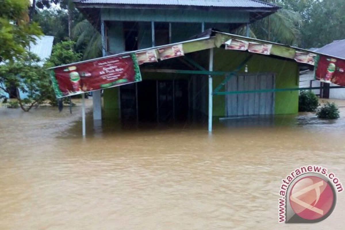Pemkot Bengkulu Distribusikan Logistik Untuk Korban Banjir