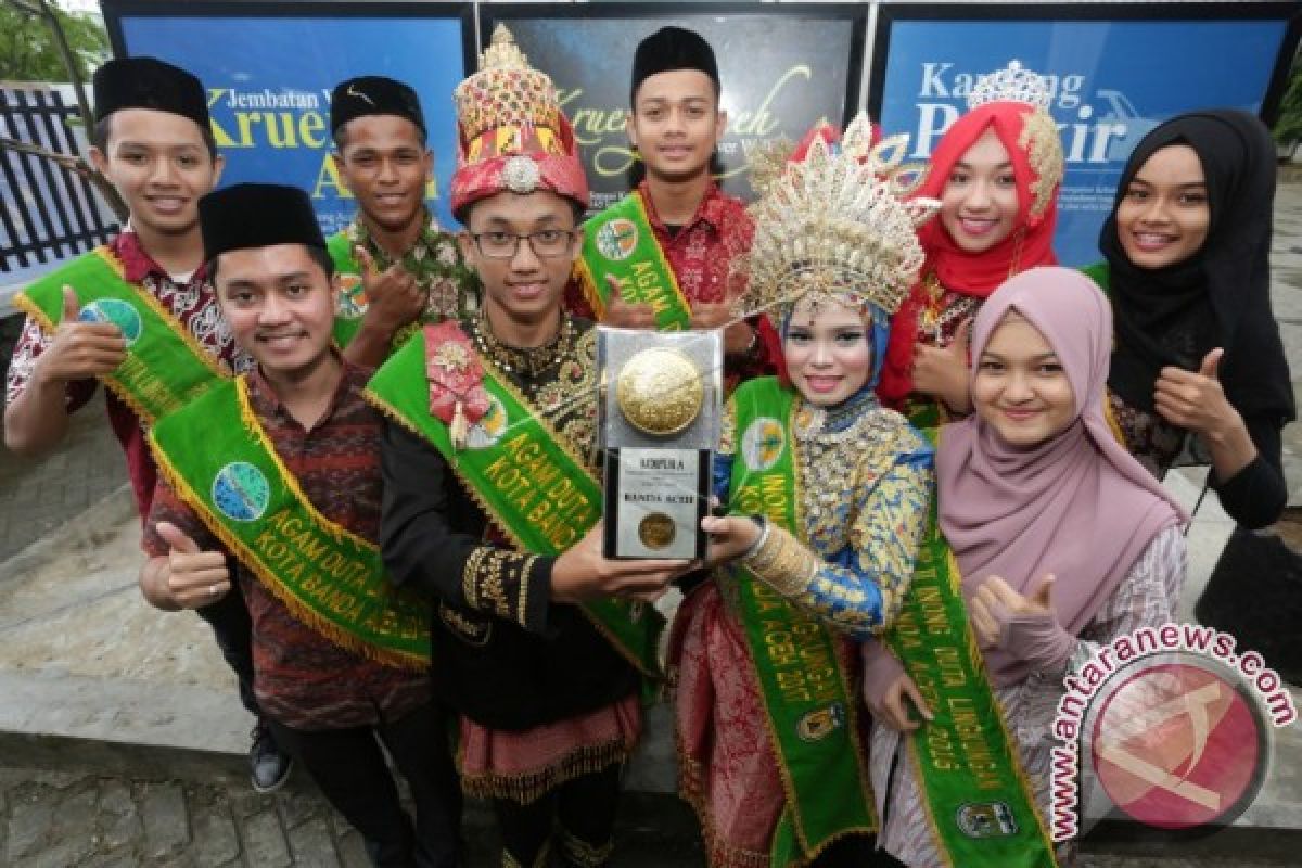 Ada Pameran Piala Berlapis Emas Di Jakarta
