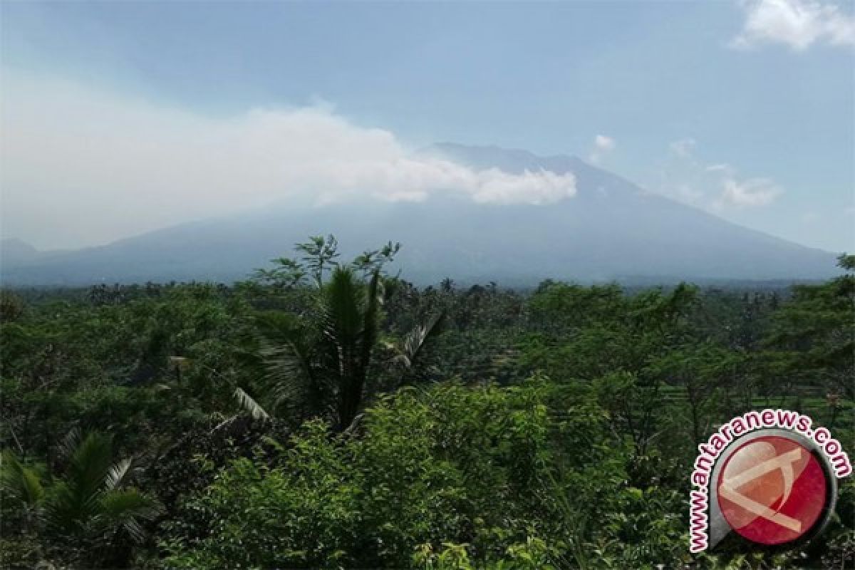 Gunung Agung Berstatus Awas