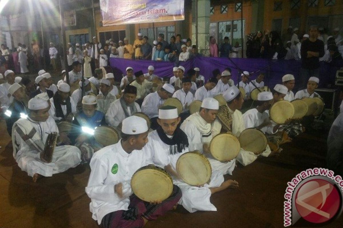 Ribuan santri dan masyarakat peringati 1 Muharram