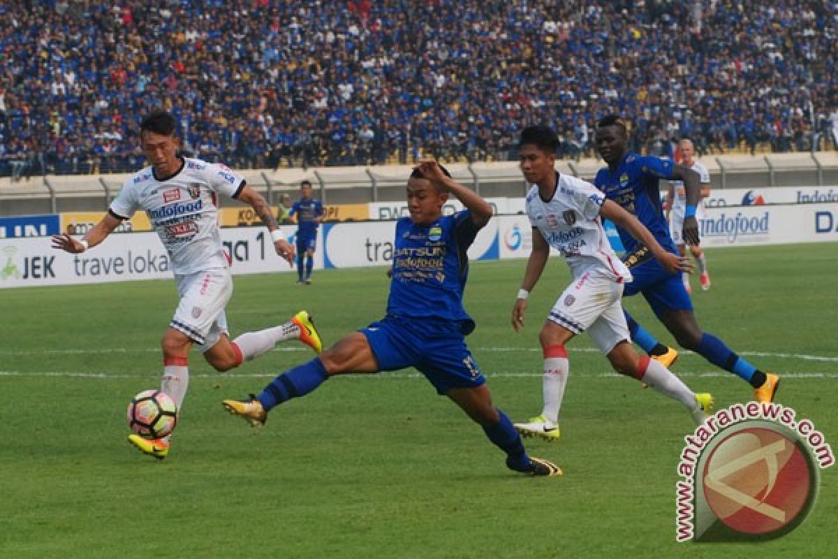 Bali United tahan imbang Persib 0-0