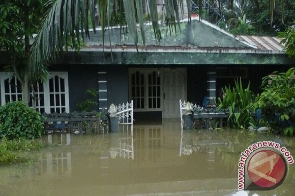 Sekolah dan rumah di Kecamatan Lubuk Pinang terendam banjir