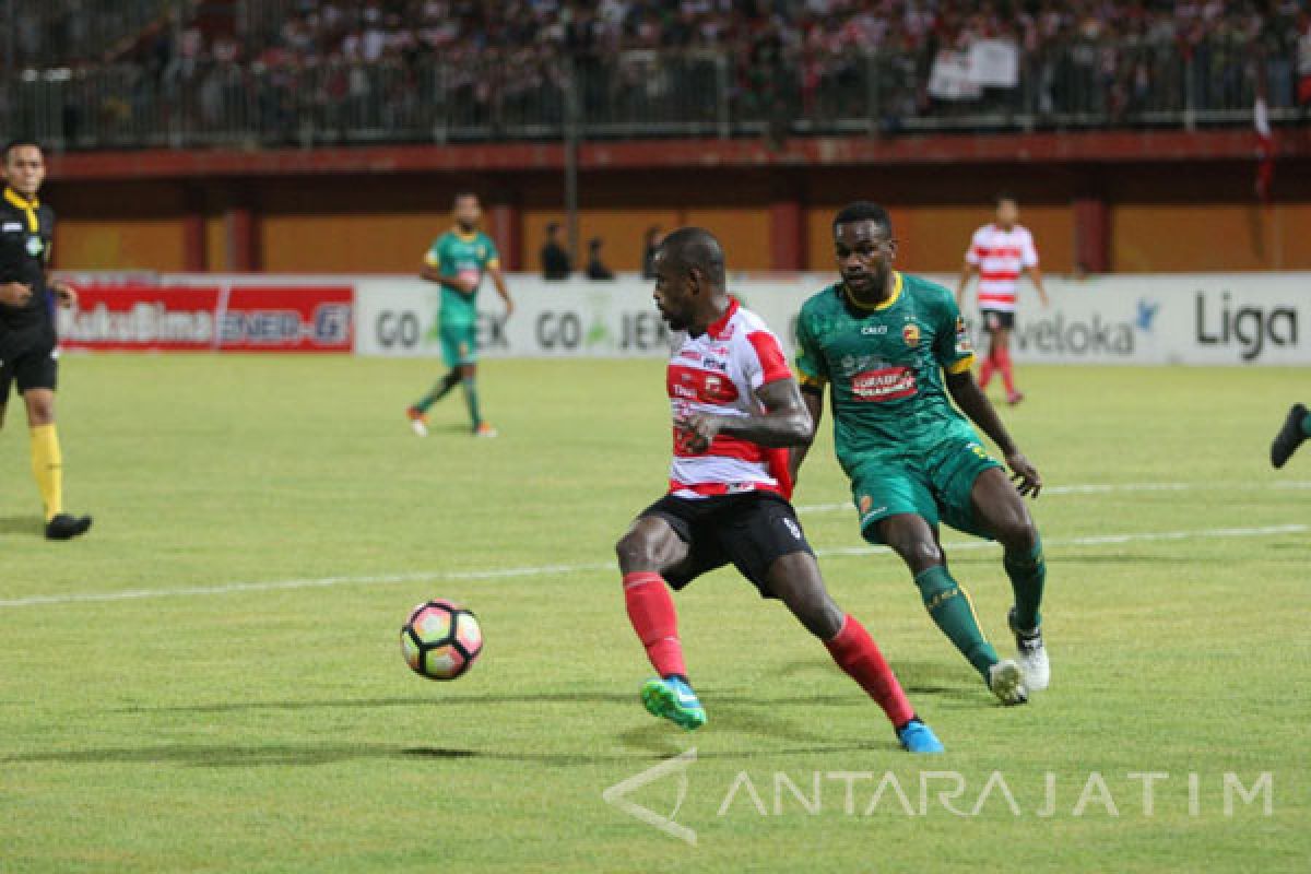 Madura United jamu Sriwijaya FC di Stadion Pamekasan