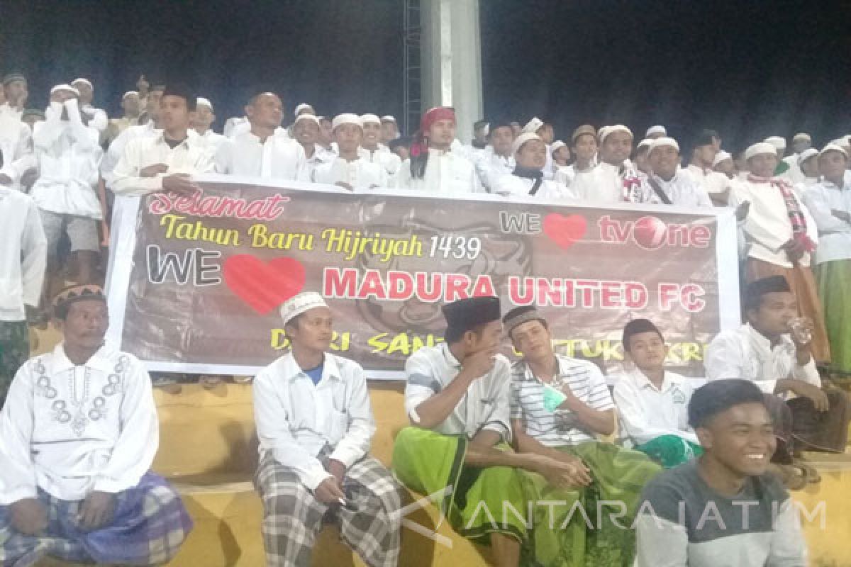 Ribuan Santri Dukung Laga Madura Lawan Sriwijaya FC