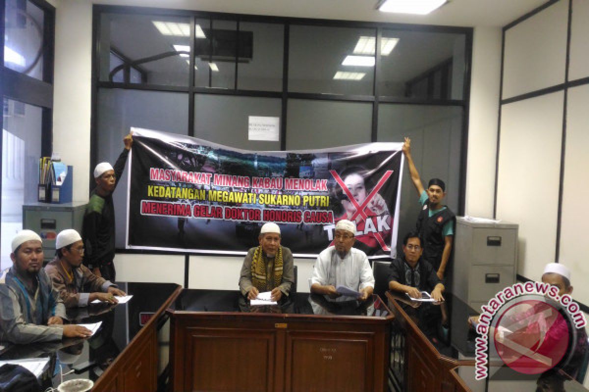 FMM Tolak Pemberian Honoris Causa Kepada Megawati