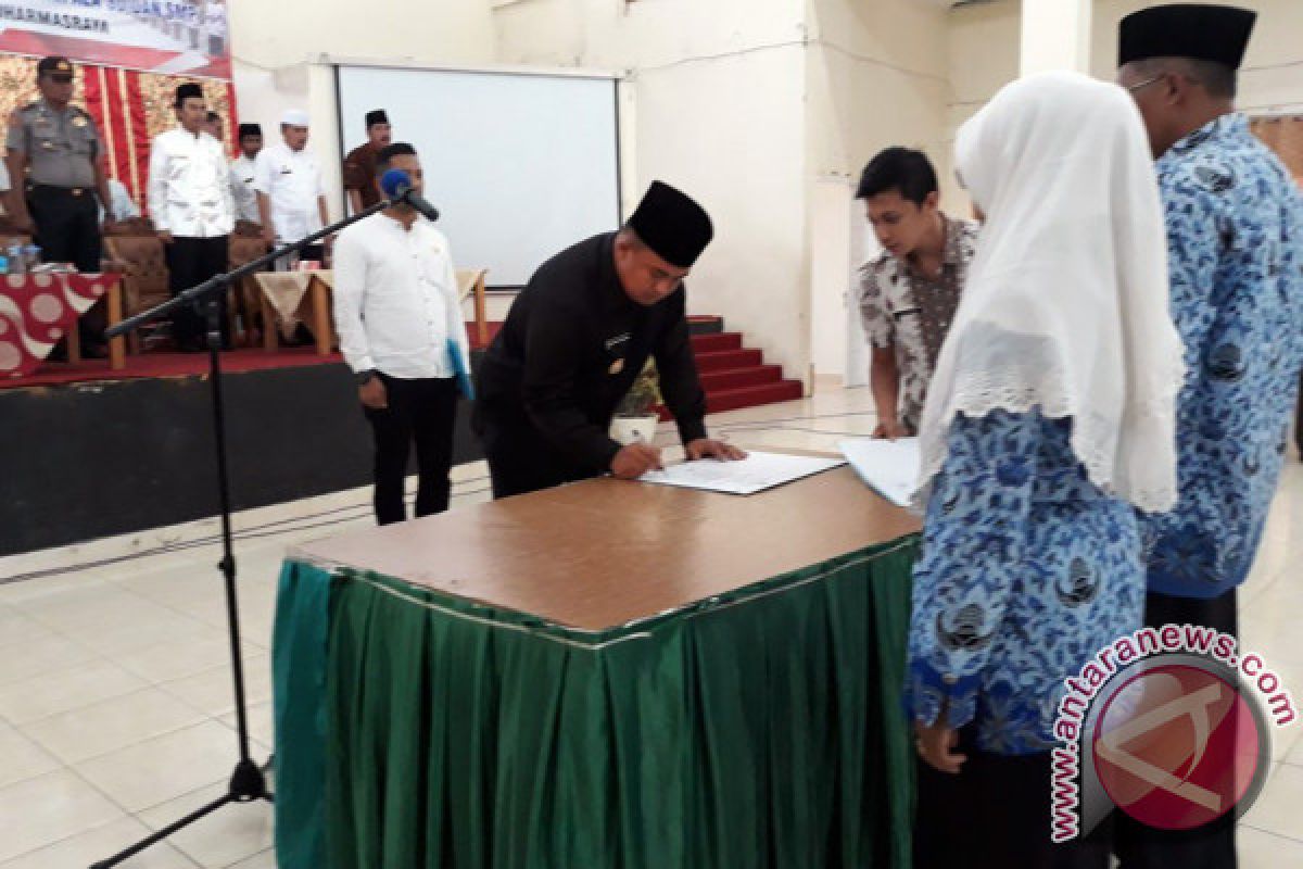 Sutan Riska Lantik 178 Kepala Sekolah