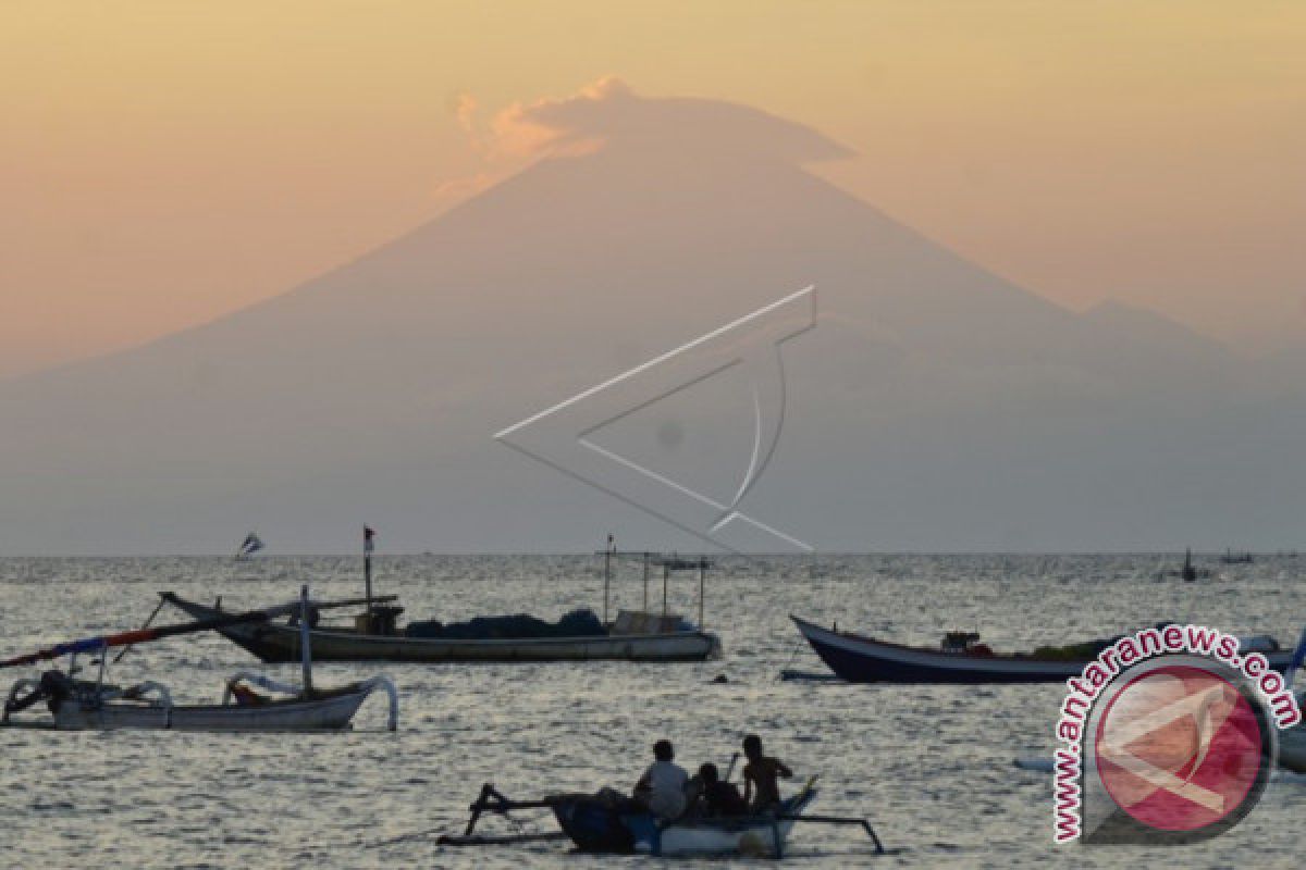 Gunung Agung Berstatus Awas