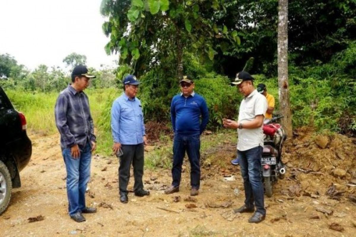 Bupati Barut Segera Perbaiki Jalan Rusak di Pedalaman