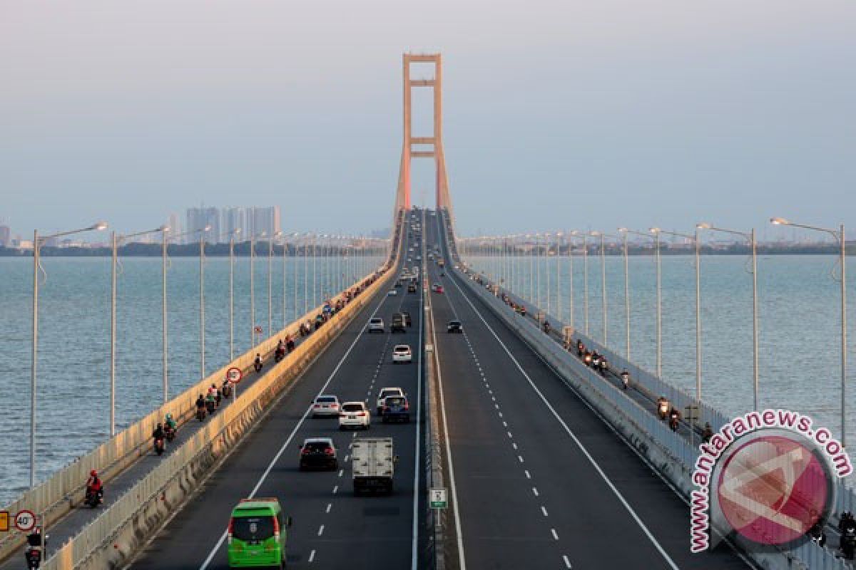 Jaringan Kabel Listrik Jembatan Suramadu Terbakar