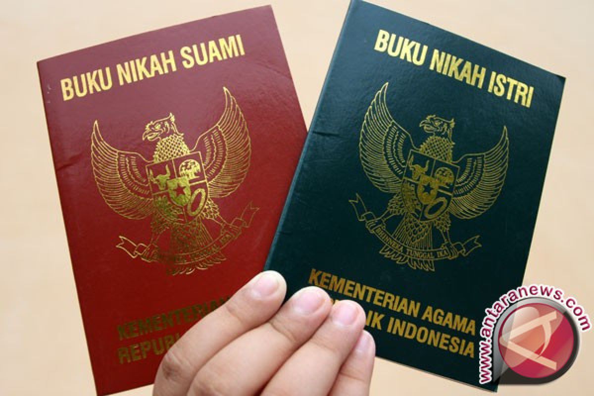 Pasangan sesama jenis di Indonesia pamer buku nikah hoaks