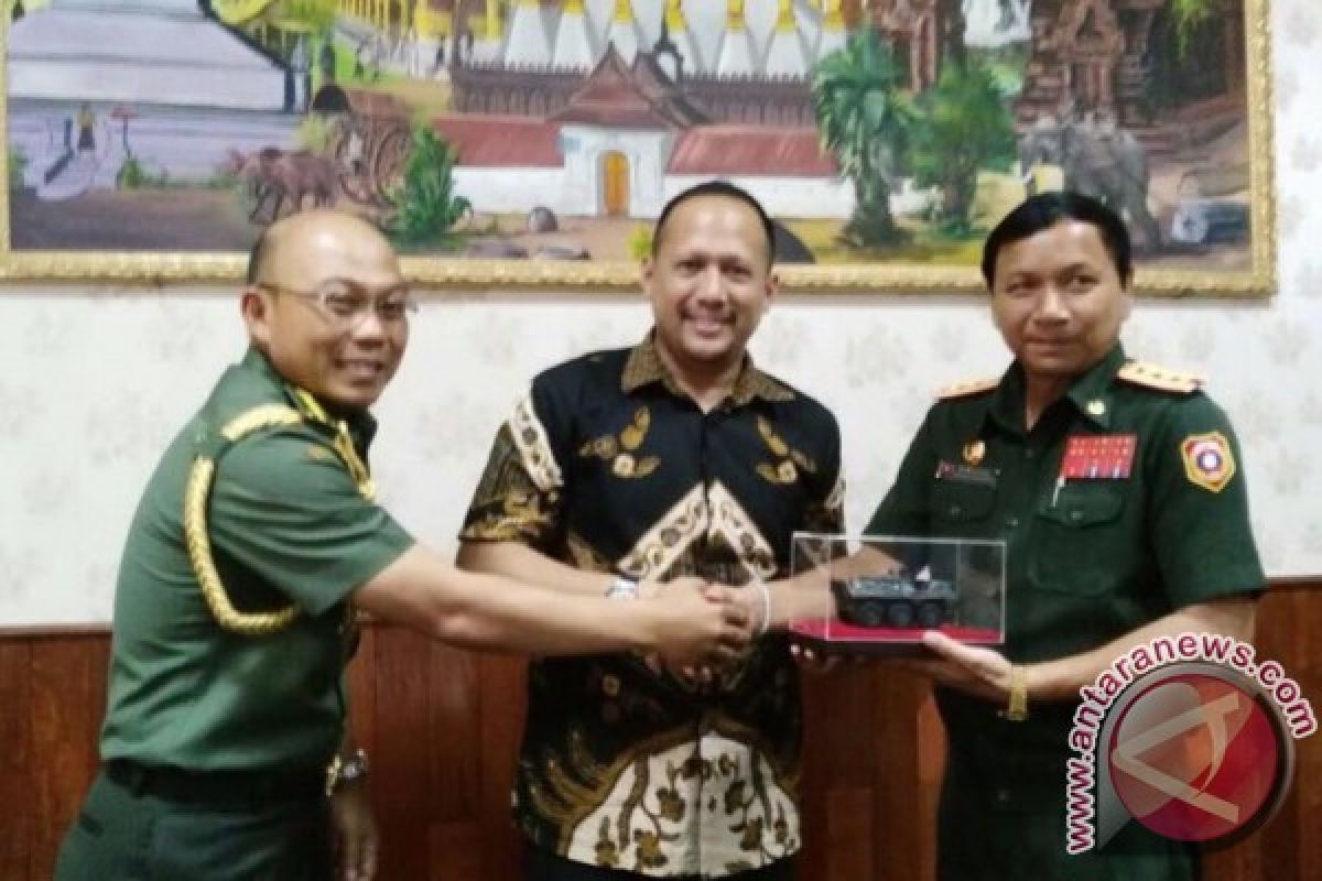 Laos tertarik beli lagi senjata Pindad