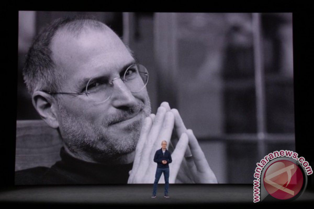 Apple-1 dan tanda tangan Steve Jobs dilelang