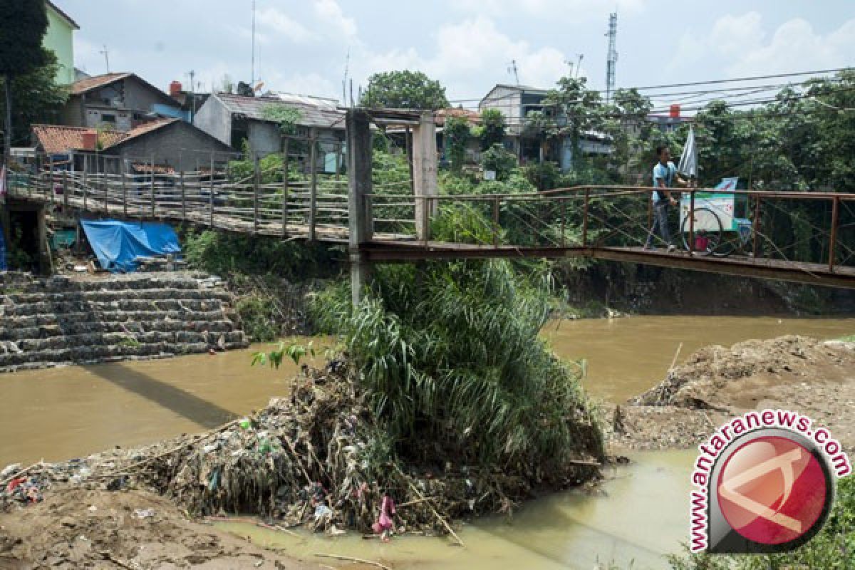 315 Jembatan Gantung di Lebak Rusak