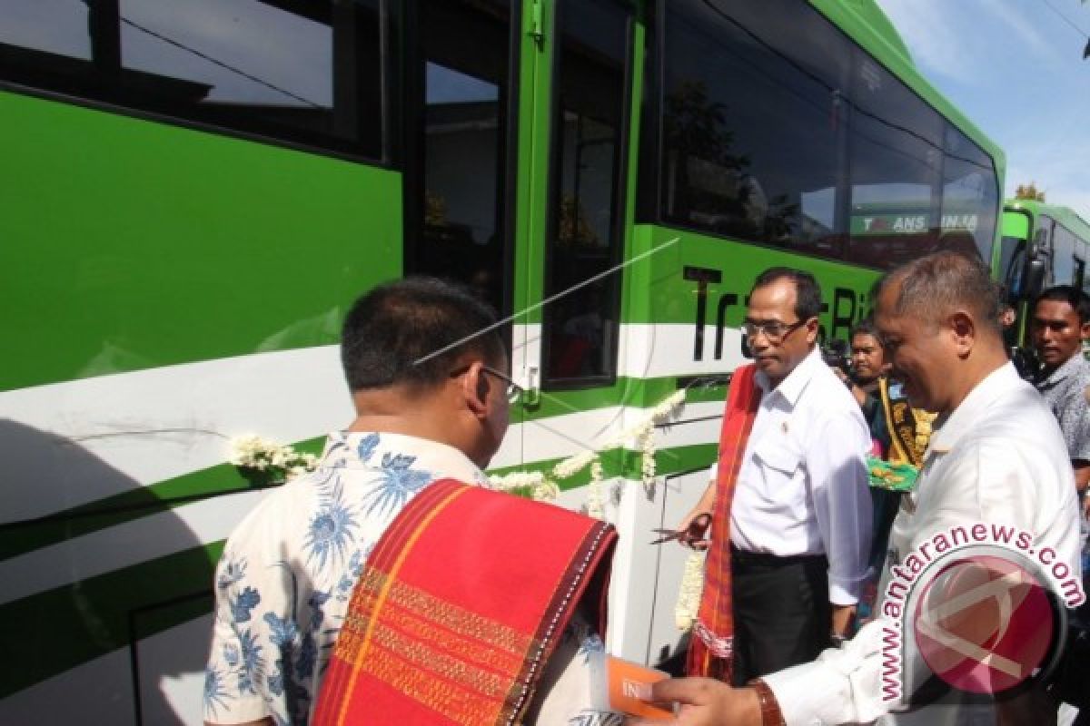 MENHUB RESMIKAN BUS BANDARA BINJAI