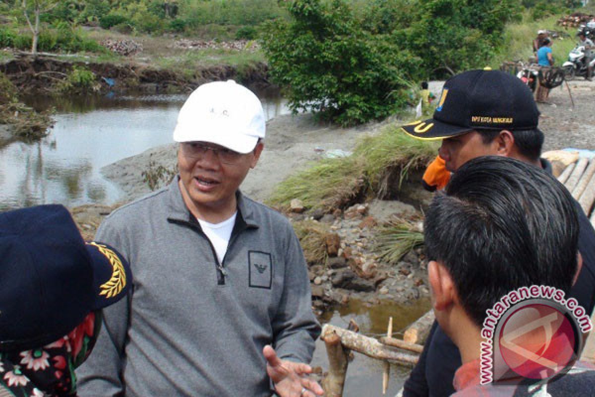 Plt Gubernur : Tiga Jembatan Putus Segera Dibangun