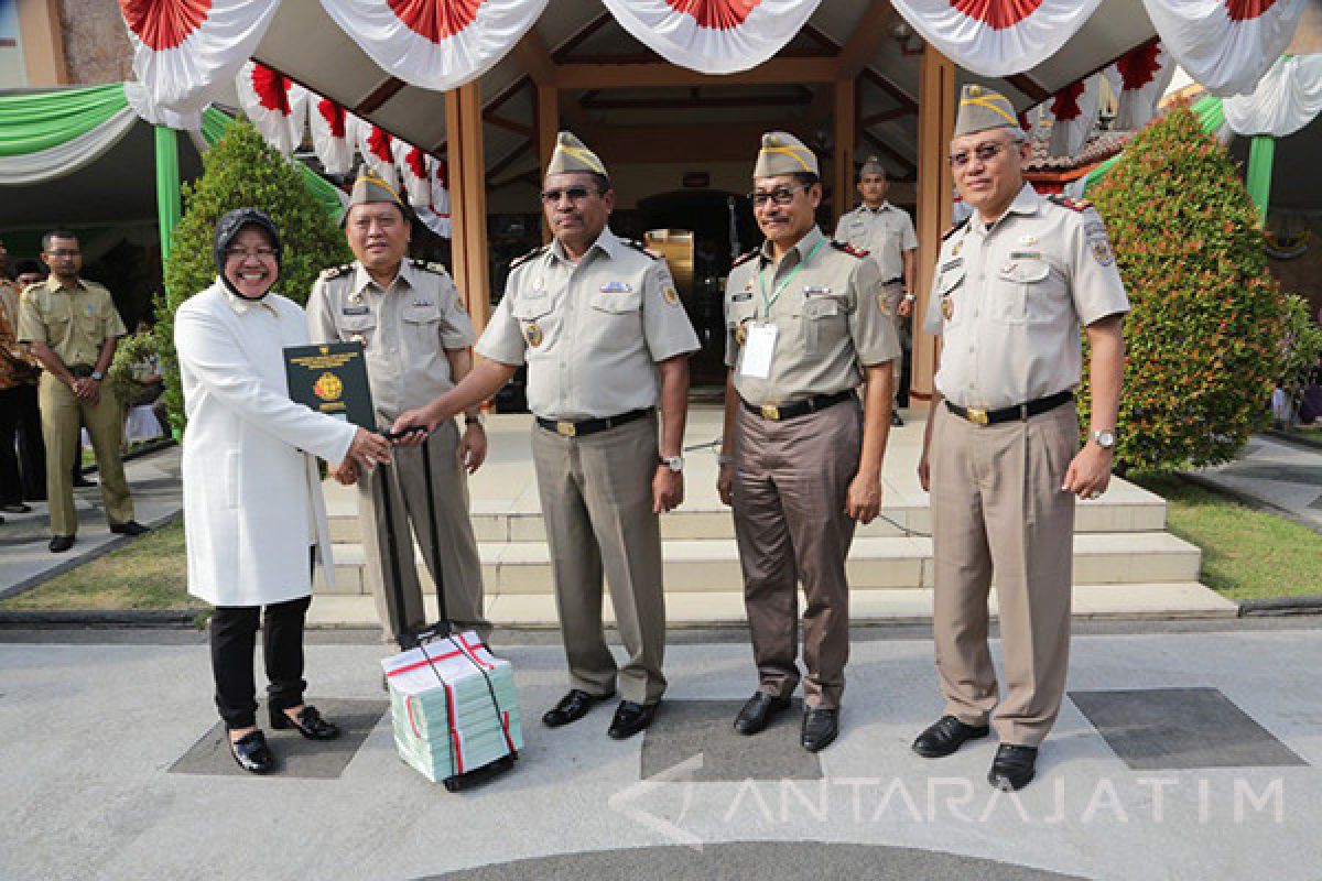 Risma Terima 230 Sertifikat Tanah dari BPN Jatim