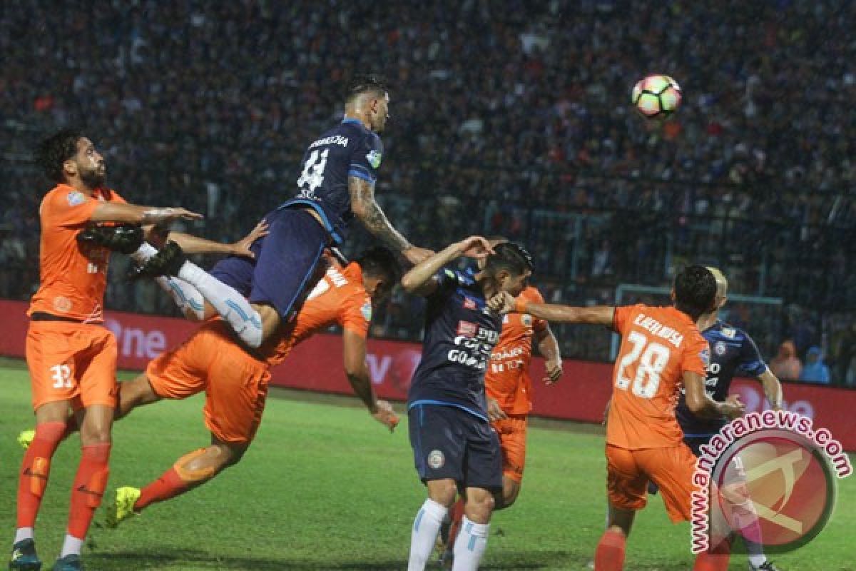 Arema gagal geser Persija