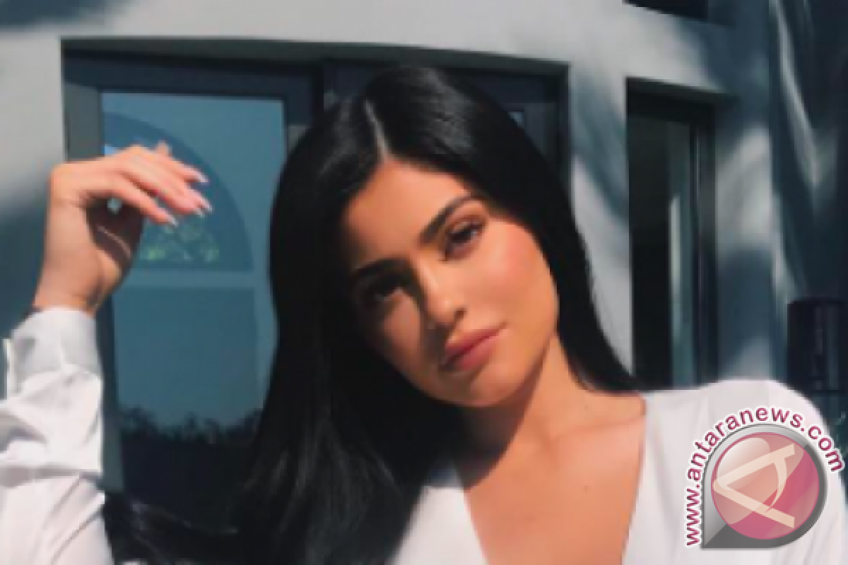 Kylie Jenner hapus semua foto putrinya di media sosial