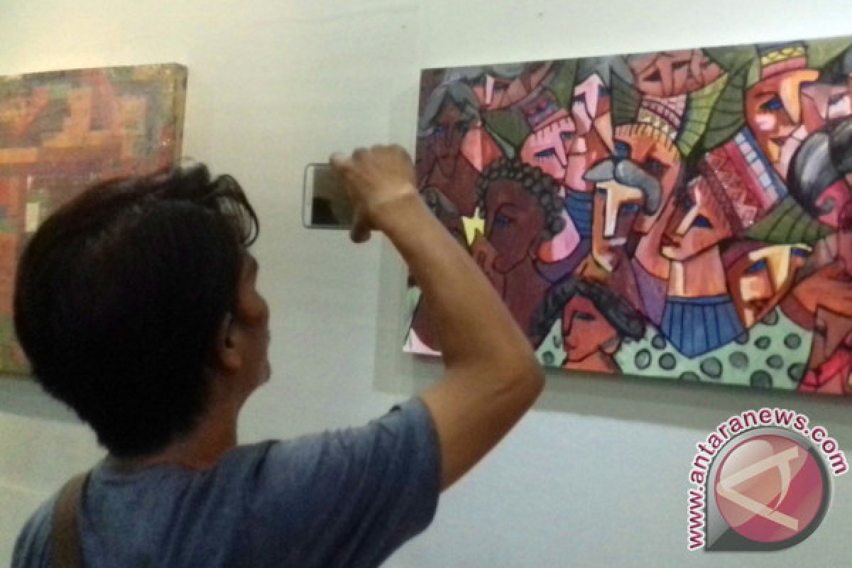 Puluhan Karya Seni Dipamerkan di Padang