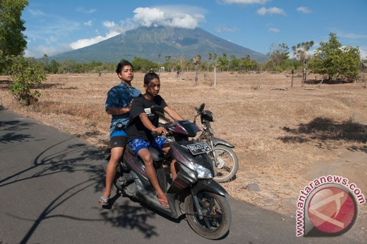 Gunung Agung meletus, PVMBG imbau masyarakat  tidak panik