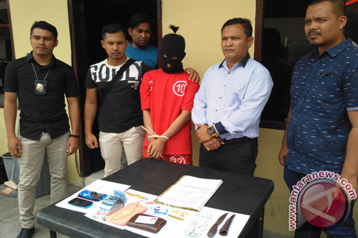 Polisi Aceh Barat tangkap pencuri emas perhiasan