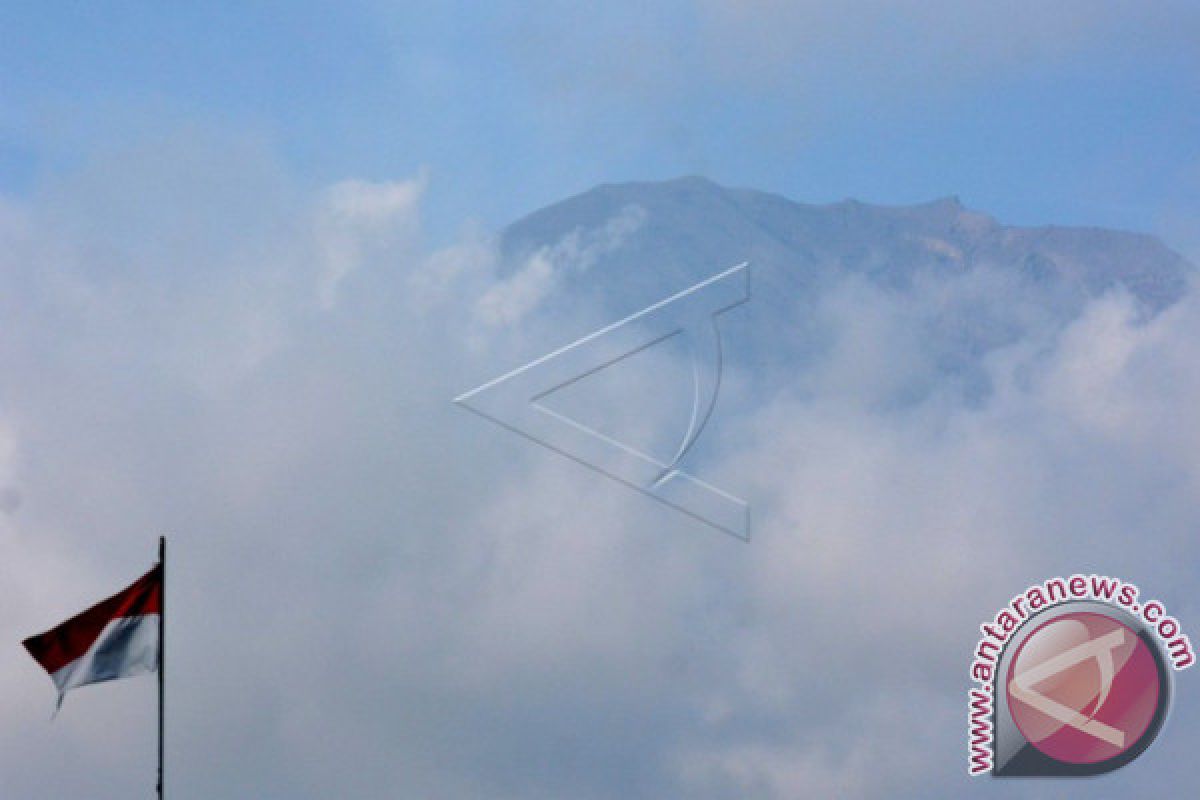 BNPB Pasang Rambu Peringatan Bahaya Gunung Agung 