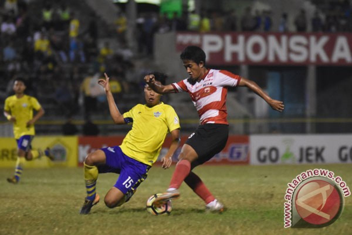 Madura United tundukkan Persegres 3-0