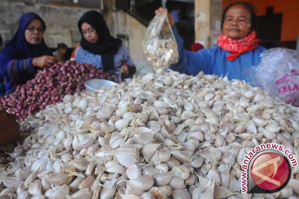 Cuaca tak menentu, harga bawang di Kolaka naik